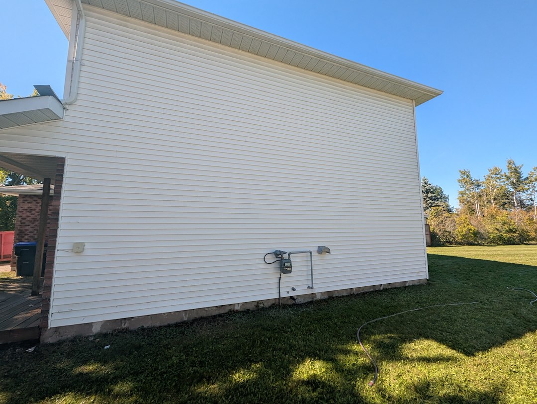 Soft House Washing a House in Innisfil: Removing Mold and Years of Dirt